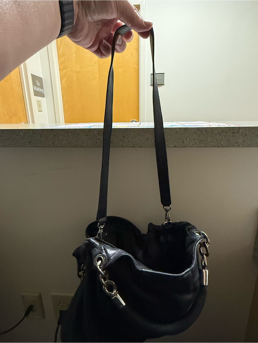 Rolfs Black Pebbled Leather Flap Shoulder Bag - Picture 3 of 11
